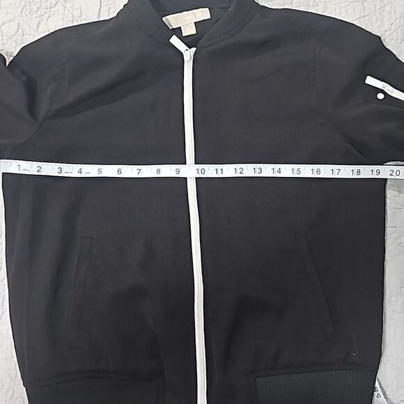 Michael Kors -916 Women's Bomber‎ Jacket Black White Zipper Athleisure XS - Picture 8 of 9